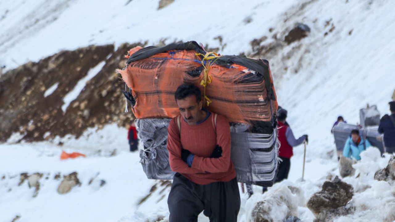 مرگ یک کولبر بر اثر سقوط از ارتفاع در مناطق مرزی نوسود