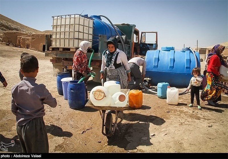 اعتراض شهروندان نسبت به کمبود آب در روستاها و شهرک های توابع پاوه