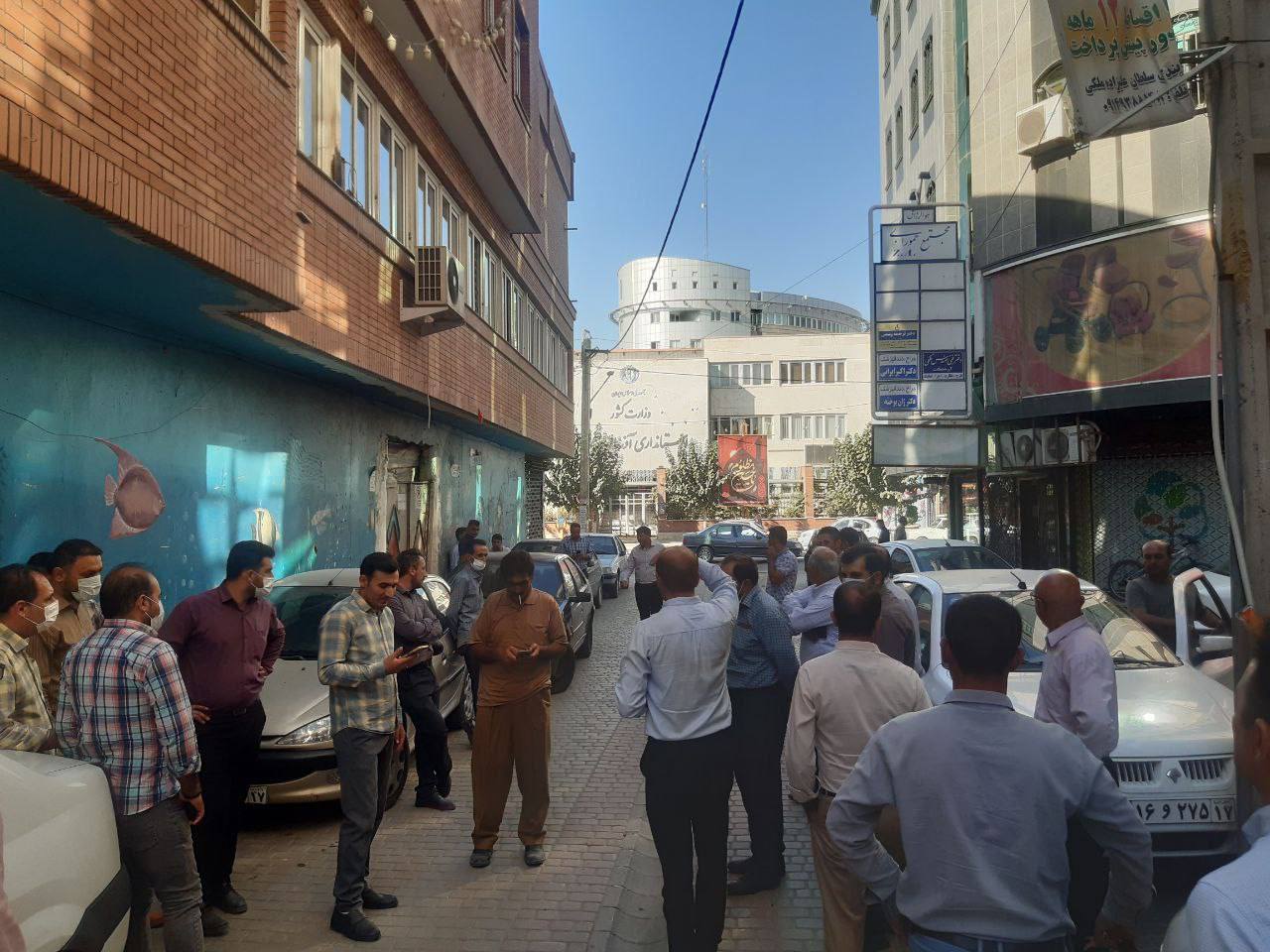 تجمع رانندگان استیجاری شهرداری ارومیه مقابل ساختمان شورا و شهرداری